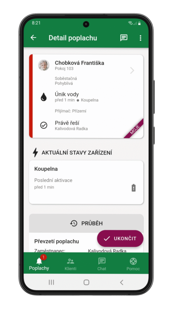 Detail přijatého poplachu v aplikaci HelpLivi – únik vody v koupelně klientky Chobkové Františky, právě řeší Kalivodová Radka
