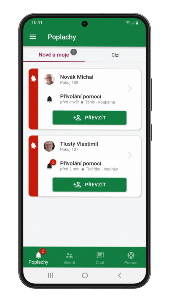 Přehled aktivních poplachů v mobilní aplikaci HelpLivi – přivolání pomoci od klientů Novák Michal a Tlustý Vlastimil